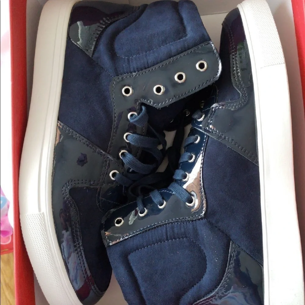 New GUESS Toddy2 Men's Shoes SZ 11